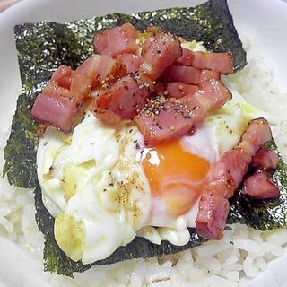 ベーコンと揚げ卵の丼